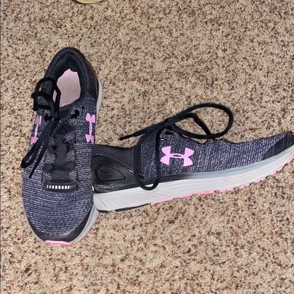 Girls tennis shoes
